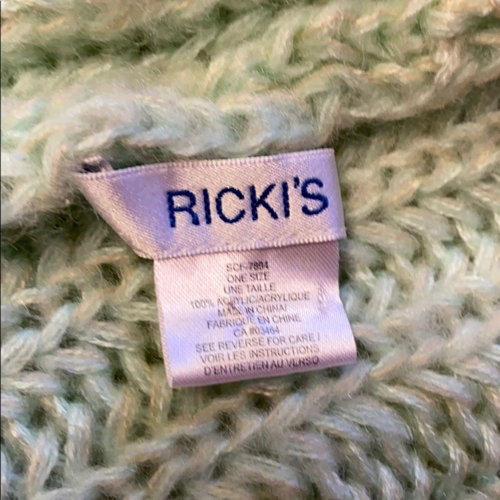 Knit Ricki’s Scarf - Picture 2 of 5